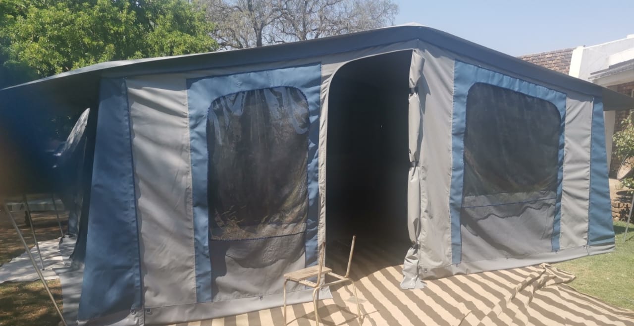 SOLD 1993 Jurgens Exclusive Caravan (CT 1489)