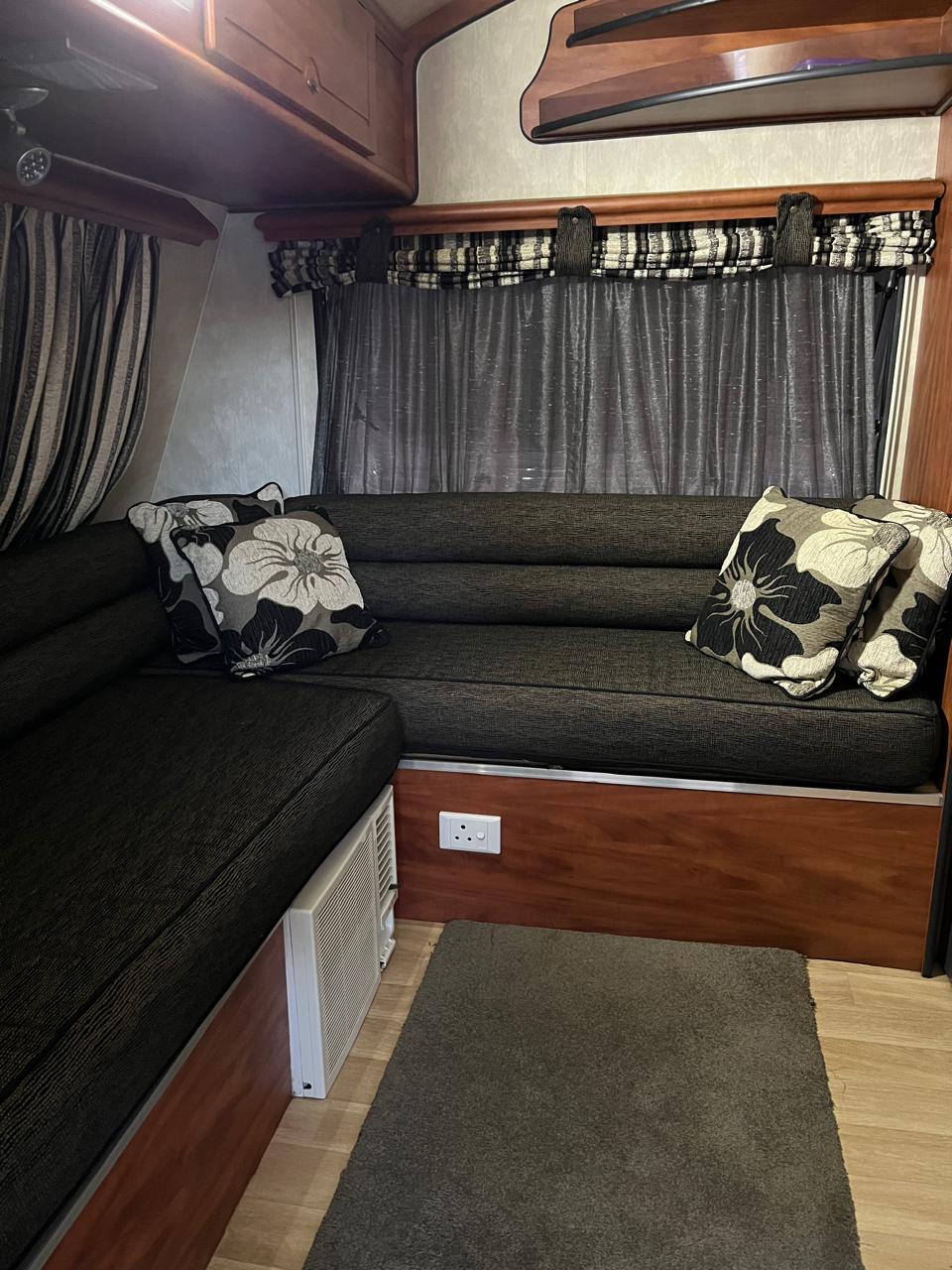2012 Jurgens Elegance Caravan (CT 1602)