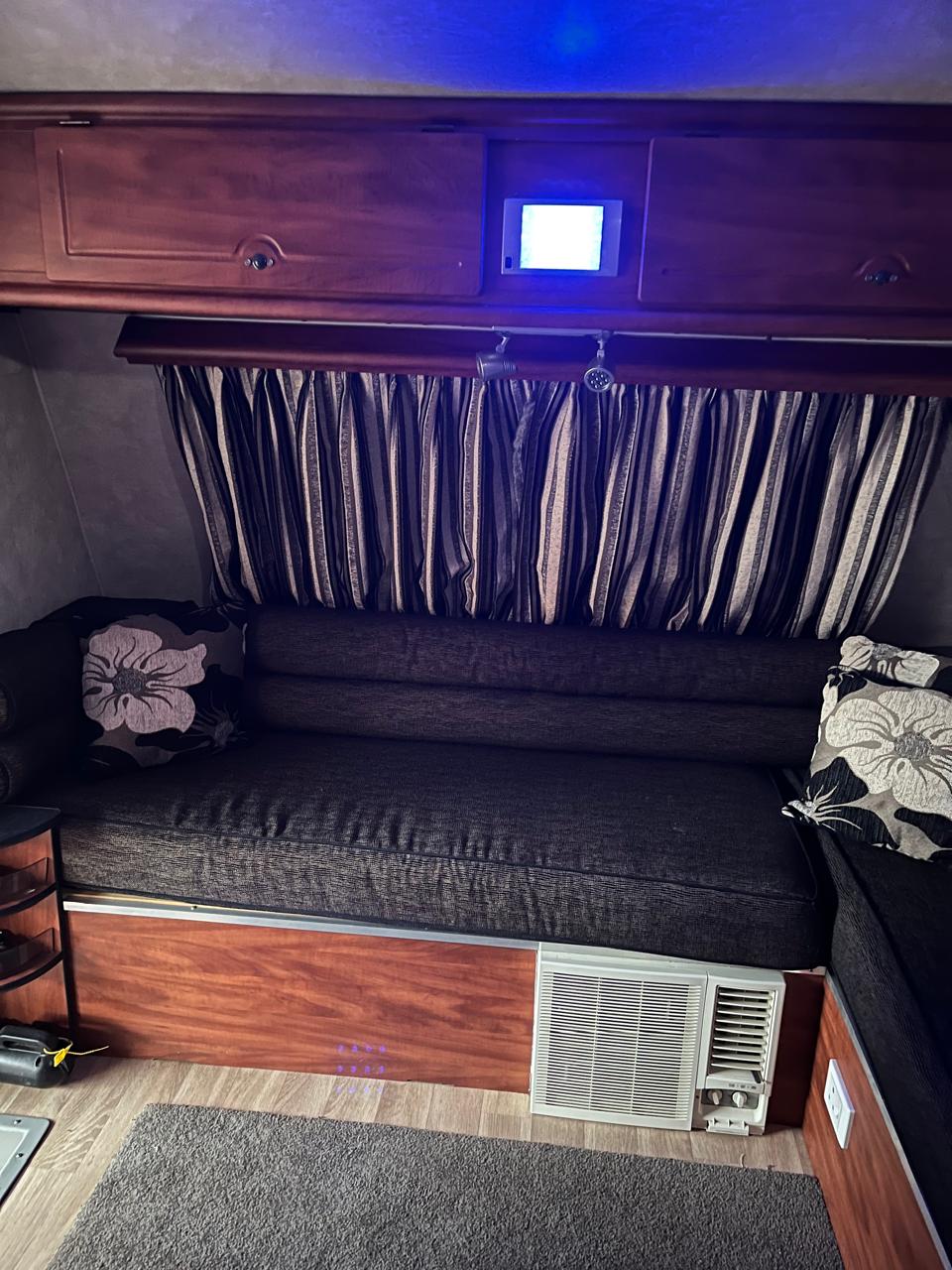 2012 Jurgens Elegance Caravan (CT 1602)
