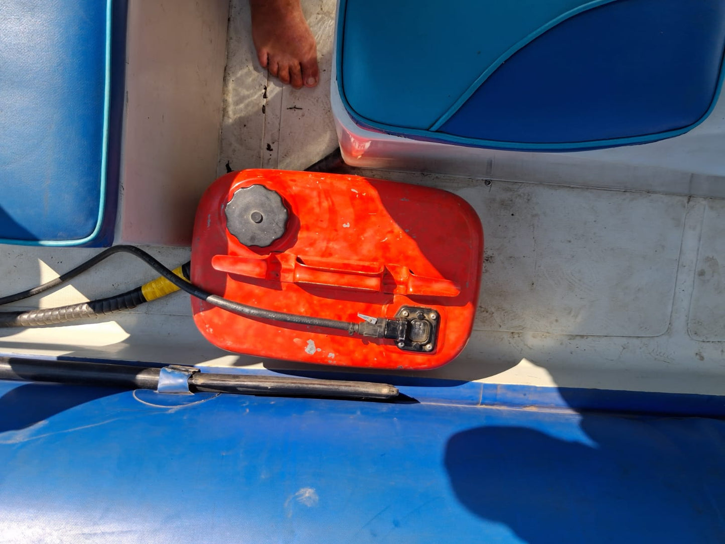 SOLD 2000 Superduck Boat (CT 1486)