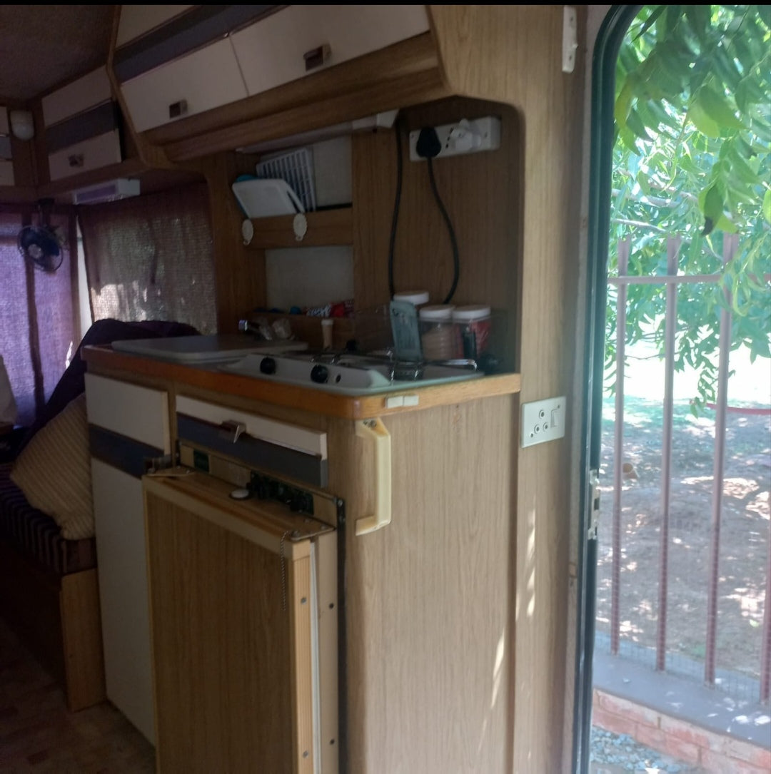 1992 Mitsubishi L300 Companion Motorhome (CT 1601)