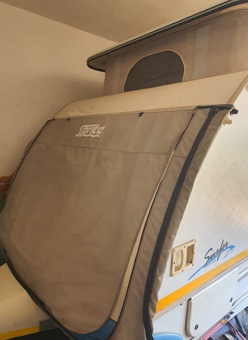 SOLD 2002 Sprite Surfer Delux Caravan (CT 1364)