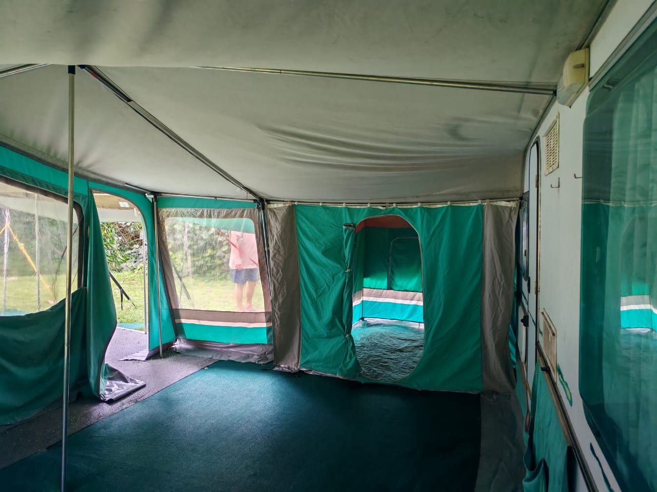 2000 Gypsey Regal Caravan (CT 1484)