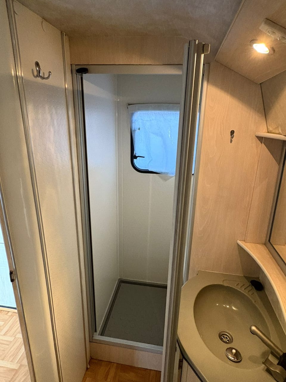 2006 Jurgens Classique Caravan (CT 1481)