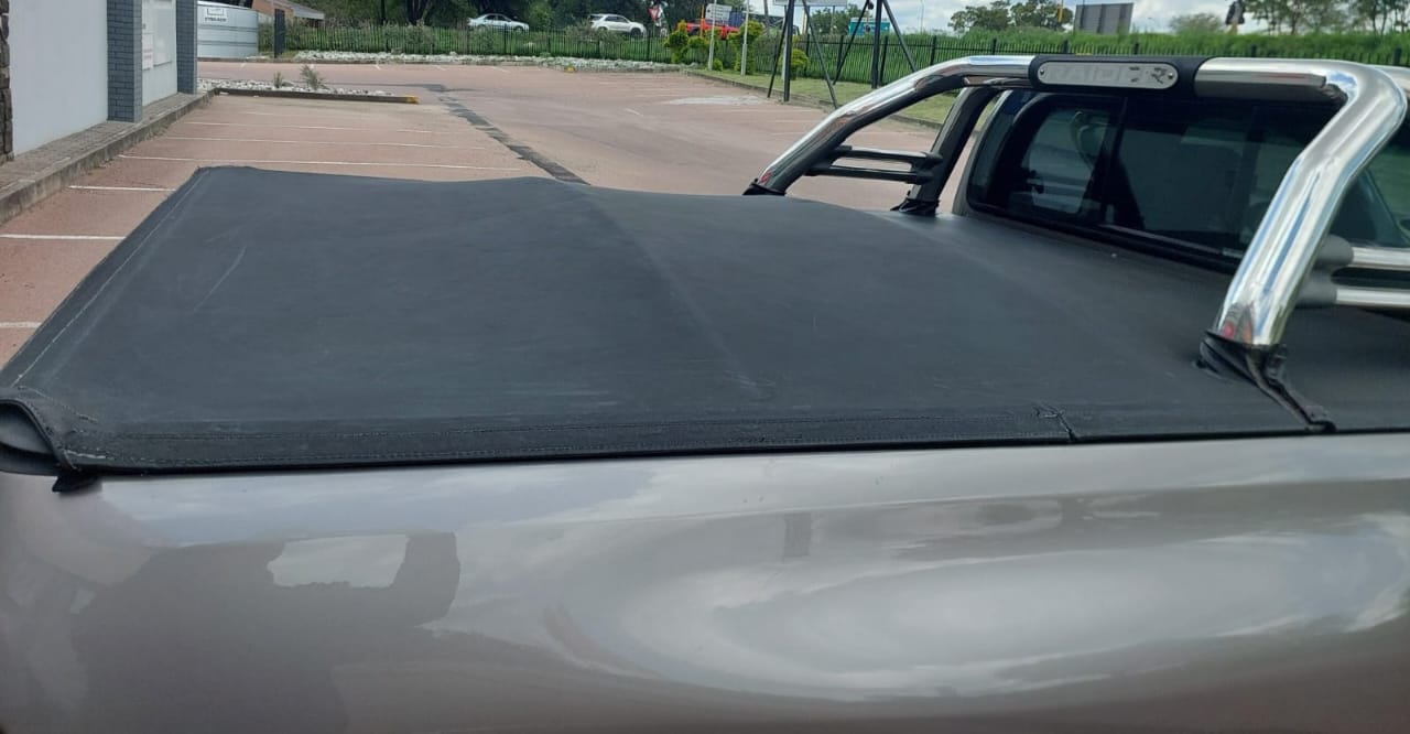 2017 Toyota Hilux 2.4 Extra cab Bakkie (CT 1494)