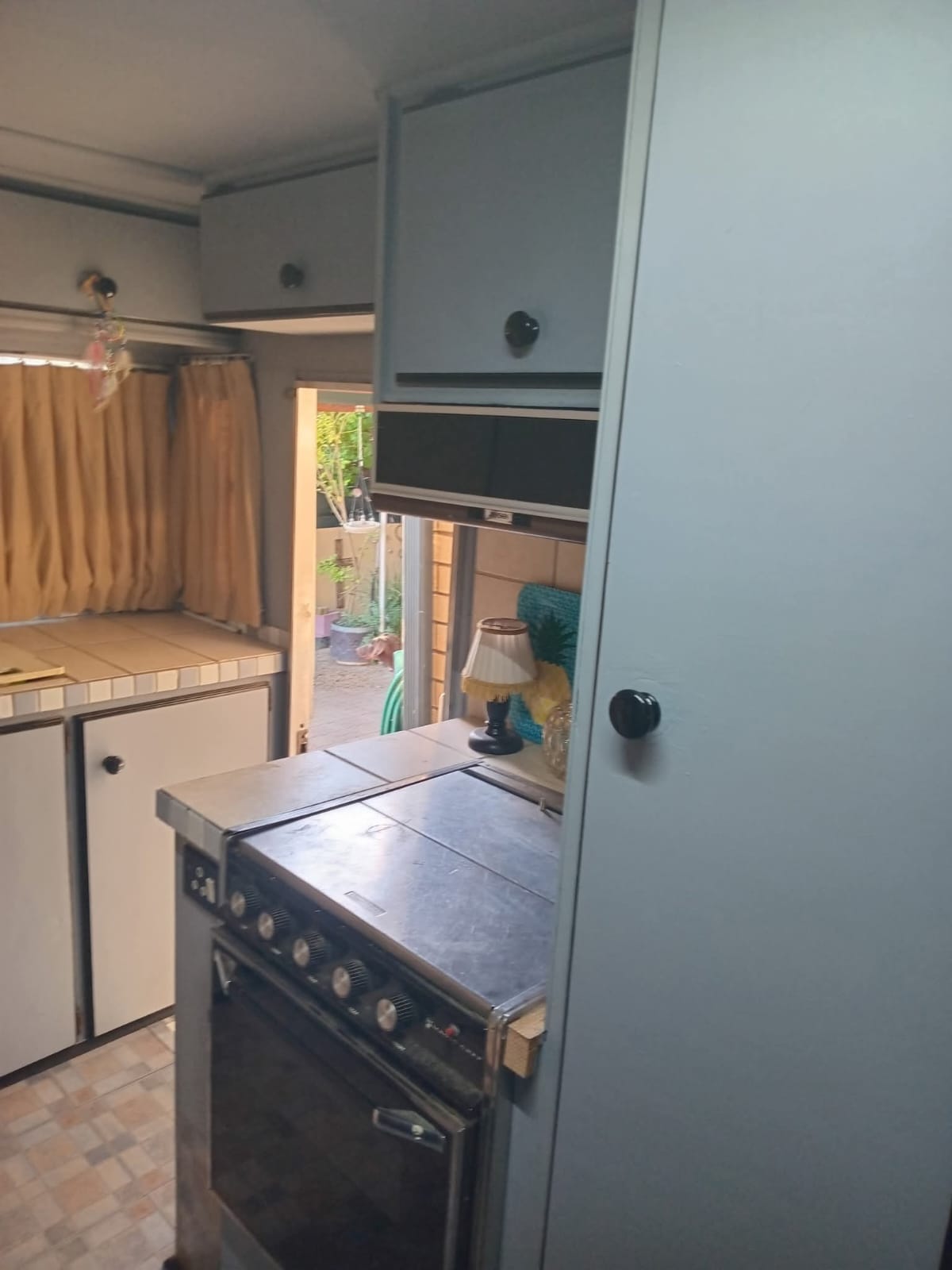 1985 Mitsubishi Motorhome (CT 1635)