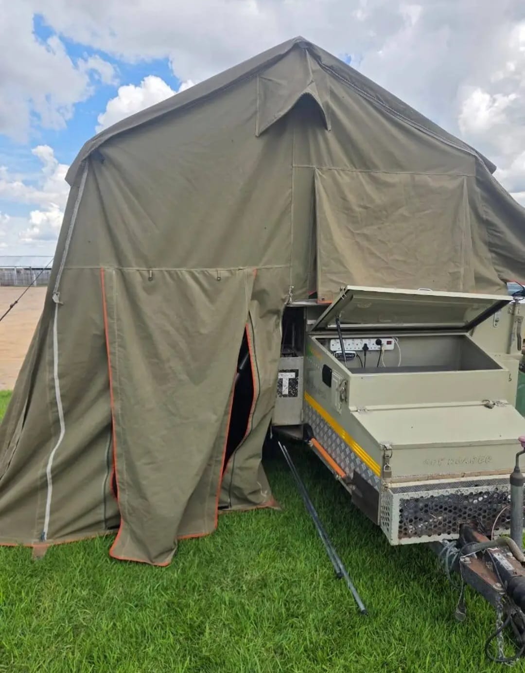 2011 Afrispoor Off Roader Camping Trailer (CT 1646)