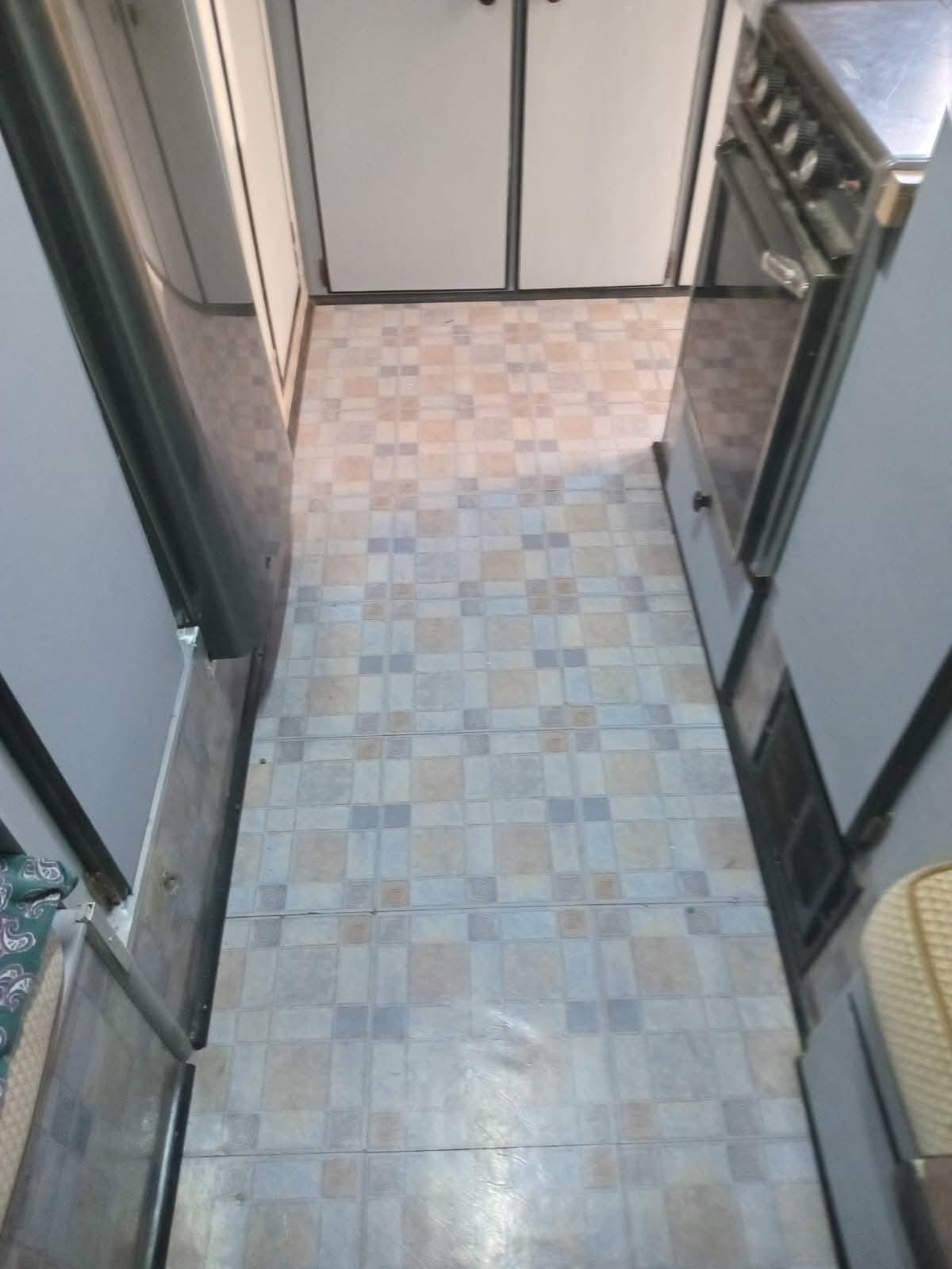 1985 Mitsubishi Motorhome (CT 1635)