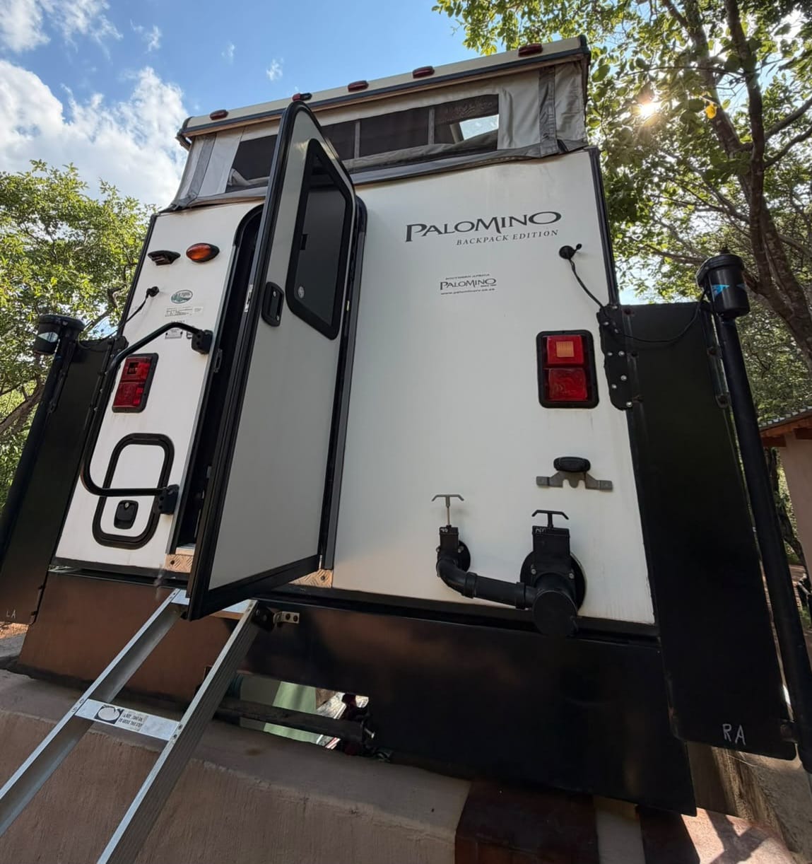 Palomino BackPack SS-1251 Pop-Up Truck Camper (CT 1610)