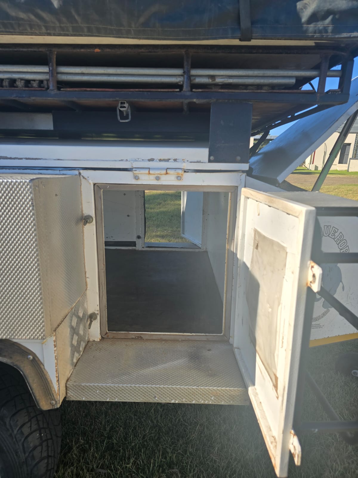 2000 Conqueror Safari Off Road Camping Trailer (CT 1571)
