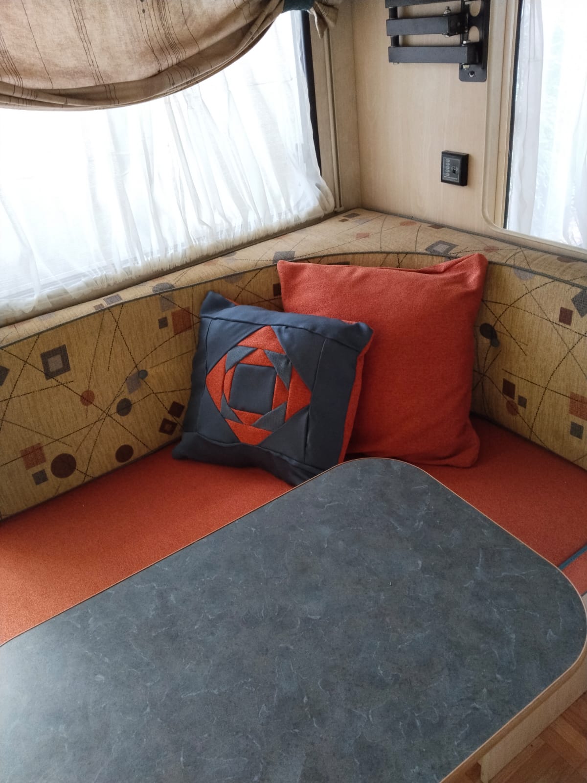 2007 Jurgens Classique Caravan (CT 1482)