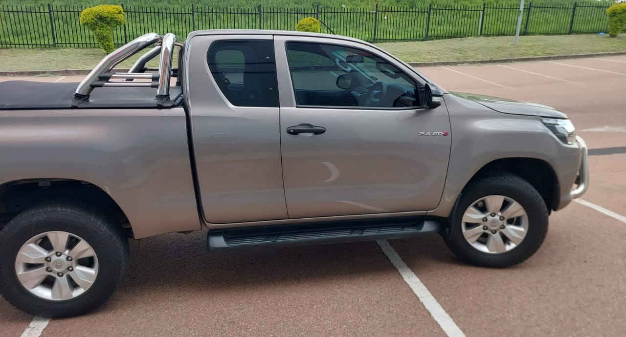 2017 Toyota Hilux 2.4 Extra cab Bakkie (CT 1494)