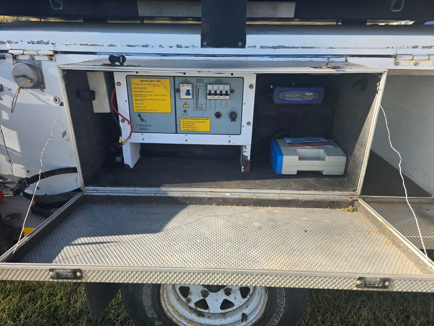 2000 Conqueror Safari Off Road Camping Trailer (CT 1571)