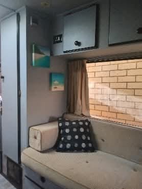 1985 Mitsubishi Motorhome (CT 1635)