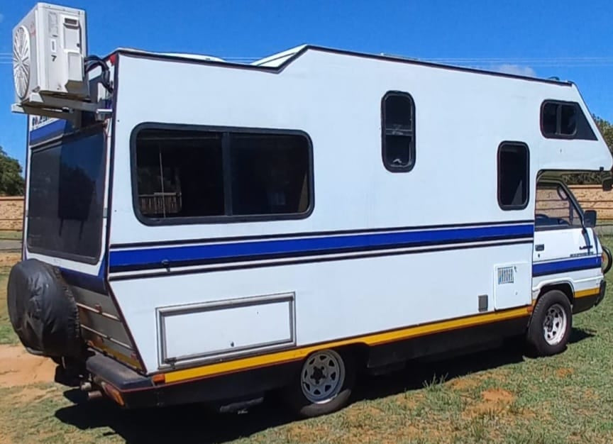 1992 Mitsubishi L300 Companion Motorhome (CT 1601)