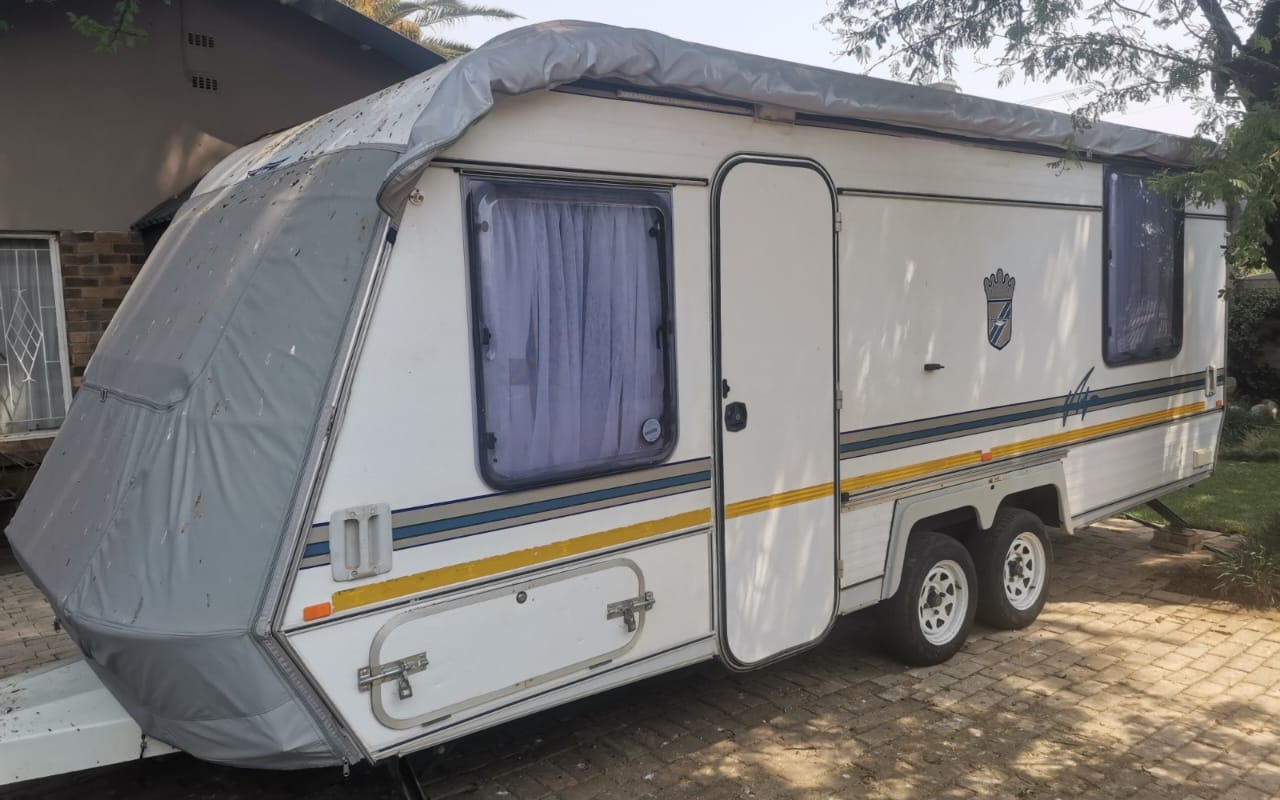 SOLD 1993 Jurgens Exclusive Caravan (CT 1489)