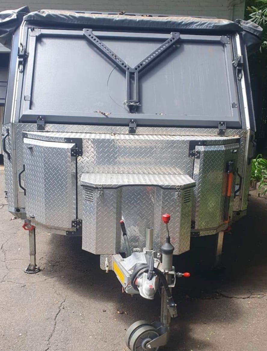 2024 Conqueror Commander Platinum Edition Off Road Camping Trailer (CT 1492)