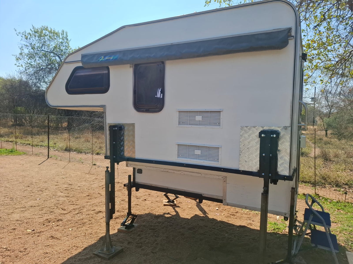 Bakkiemate Camper (CT 1658)