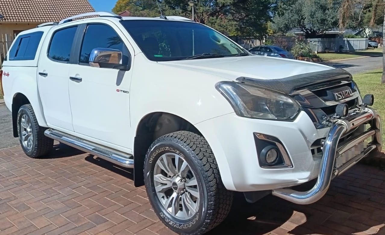 2017 Isuzu DTEQ 4x4 Double Cab Bakkie (CT 1620)