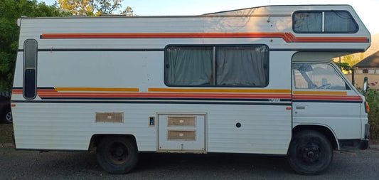 1985 Mitsubishi Motorhome (CT 1635)