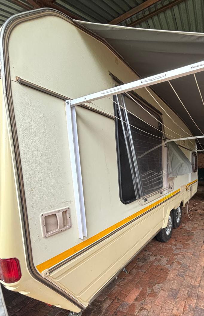1998 Wilk Amythest Rebuild Caravan (CT 1346)