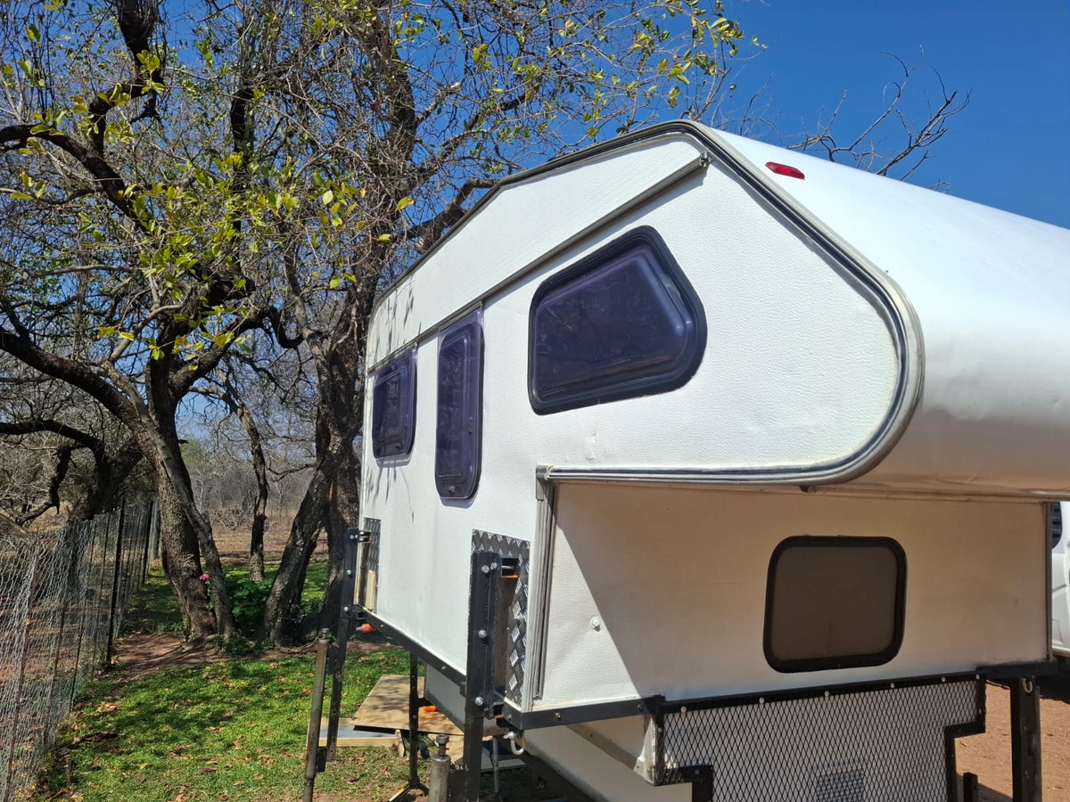 Bakkiemate Camper (CT 1658)