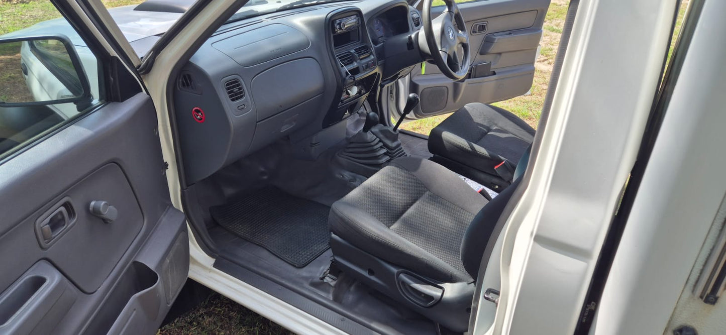 2017 Nissan NP 300 Hardbody 4x4 Camper Van (CT 1490)