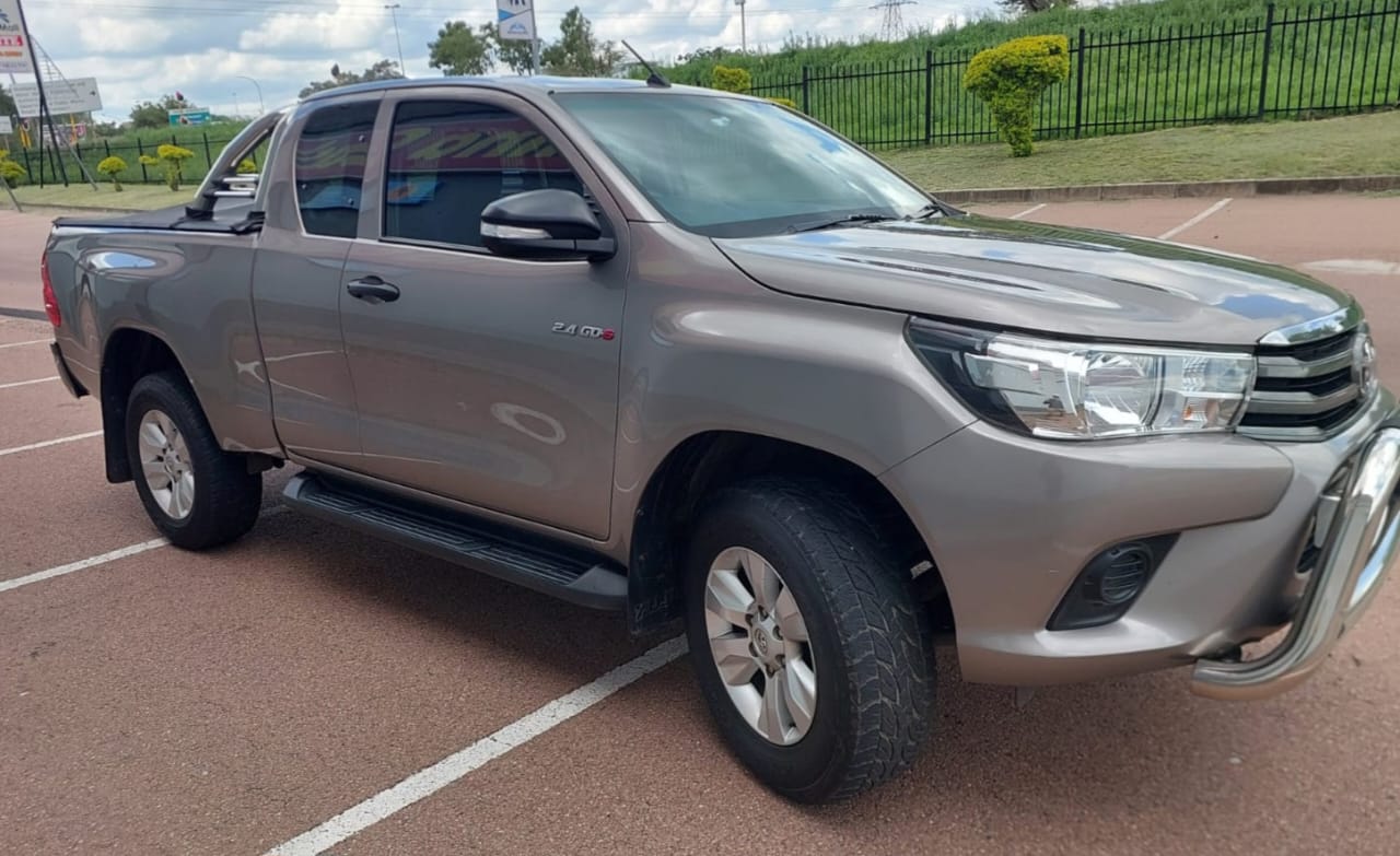 2017 Toyota Hilux 2.4 Extra cab Bakkie (CT 1494)