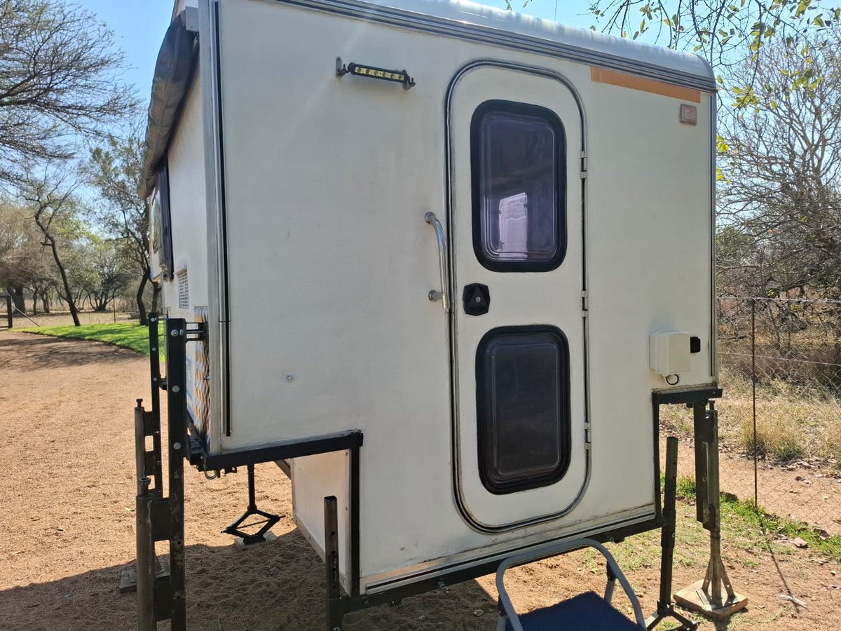 Bakkiemate Camper (CT 1658)