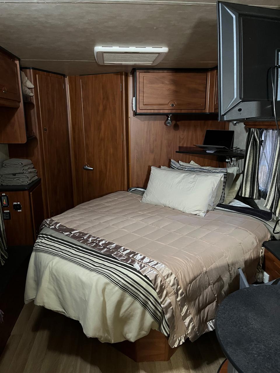 2012 Jurgens Elegance Caravan (CT 1602)