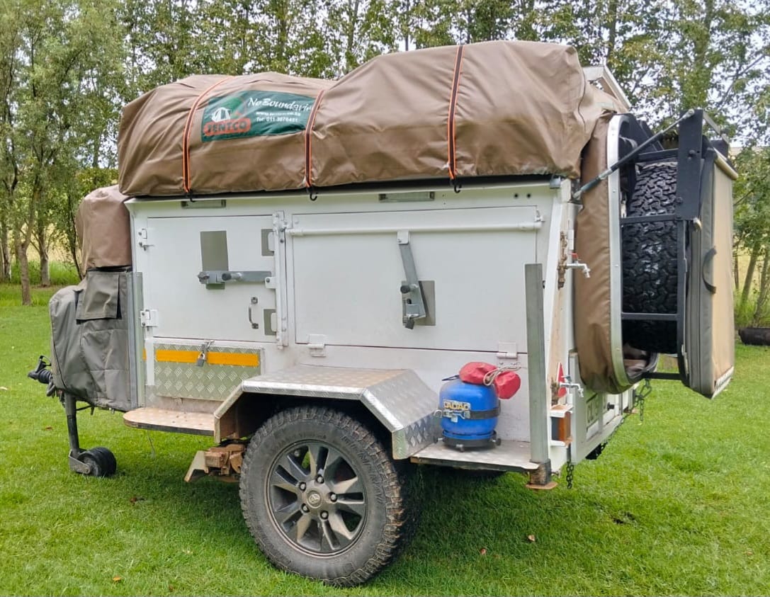 2005 Challenger Bundu Basher Off Road Camping Trailer (CT 1575)
