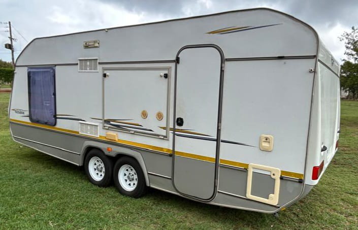 SOLD 2003 Jurgens Exclusive Caravan (CT 1331)