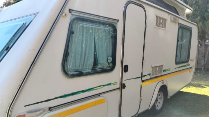 2002 Gypsey Regal Caravan (CT 1575)