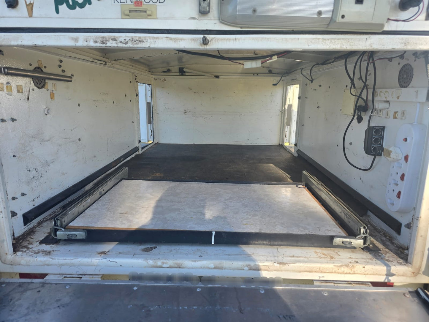 2000 Conqueror Safari Off Road Camping Trailer (CT 1571)