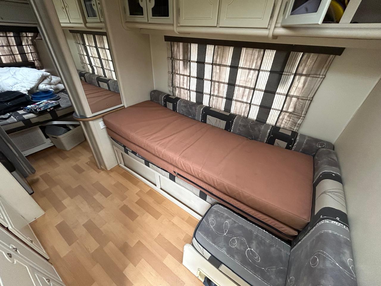 SOLD 2003 Jurgens Exclusive Caravan (CT 1331)