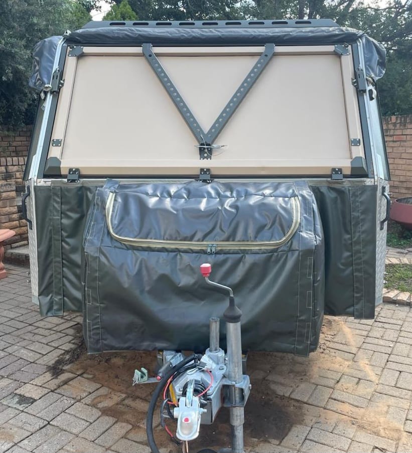 2017 Conqueror Commander Off Road Camping Trailer (CT 1554)