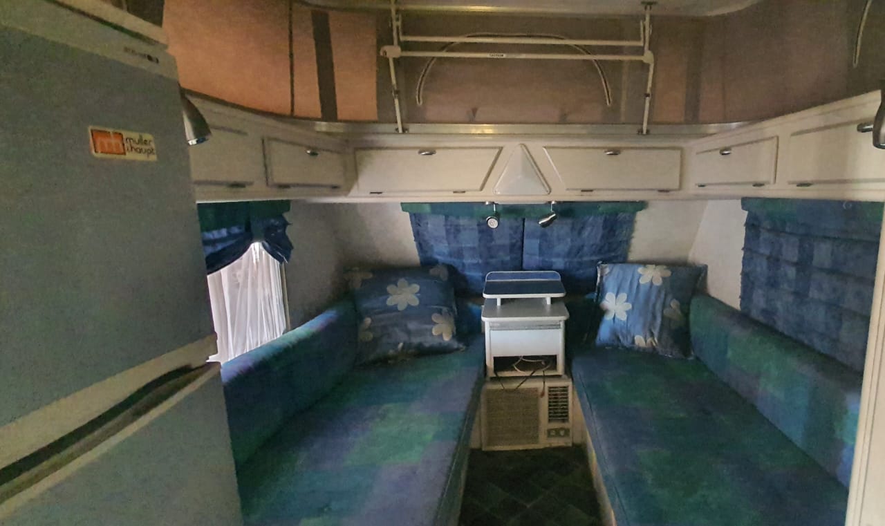 SOLD 2002 Sprite Surfer Delux Caravan (CT 1364)