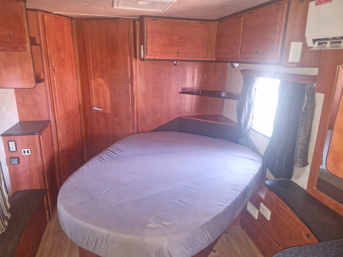 2014 Jurgens Elegance Caravan (CT 1640)