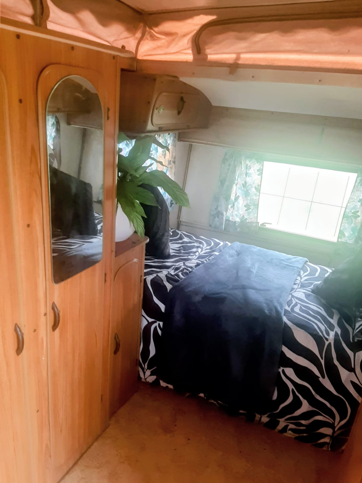 1985 Jurgens Fleetline Caravan (CT 1535)