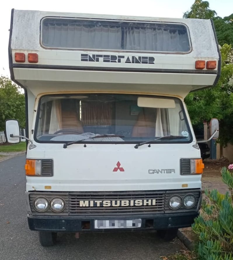 1985 Mitsubishi Motorhome (CT 1635)
