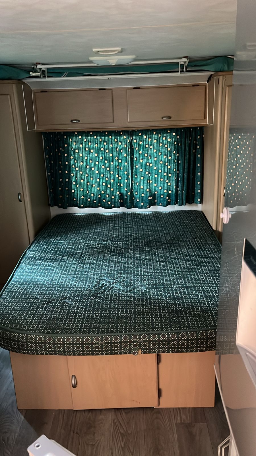 2002 Gypsey Regal Caravan (CT 1575)