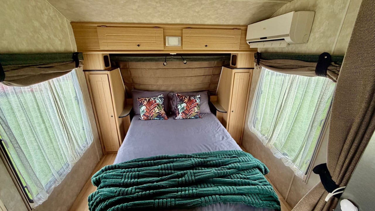 2011 Jurgens Classique Caravan (CT 1545)