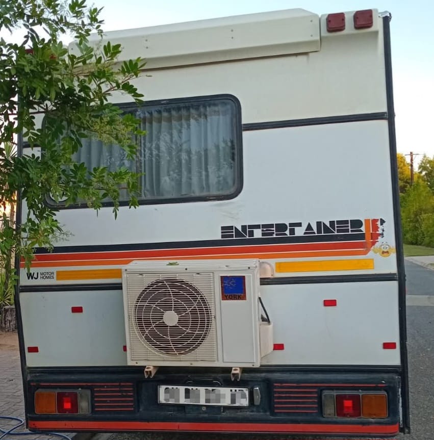 1985 Mitsubishi Motorhome (CT 1635)