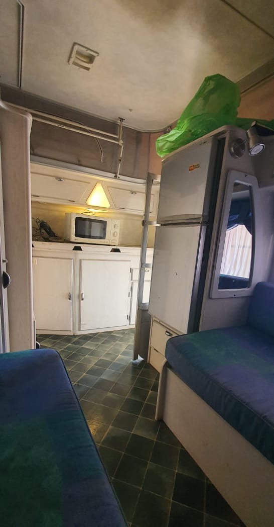 SOLD 2002 Sprite Surfer Delux Caravan (CT 1364)