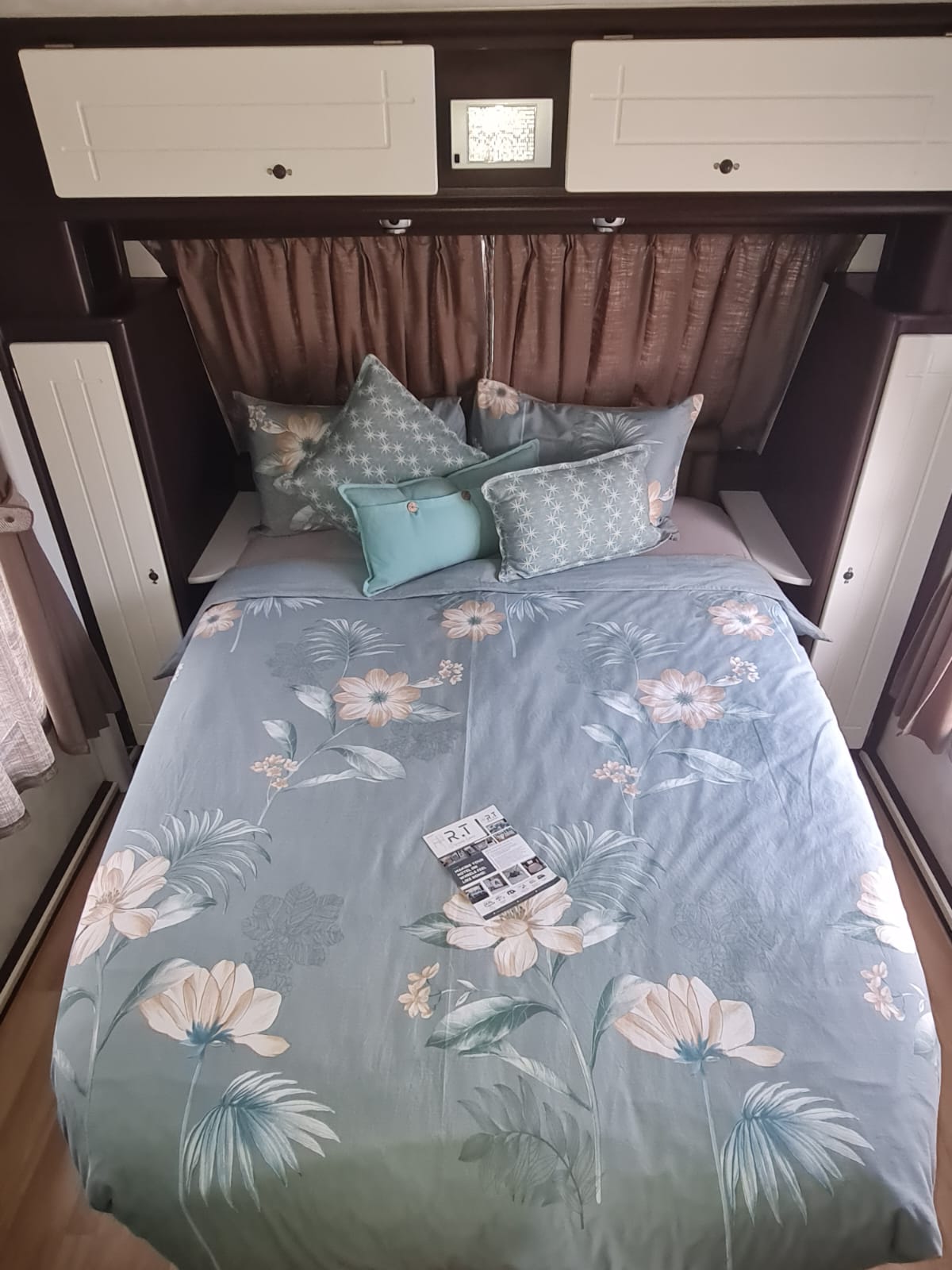SOLD 2013 Jurgens Classique Caravan (CT 1347)