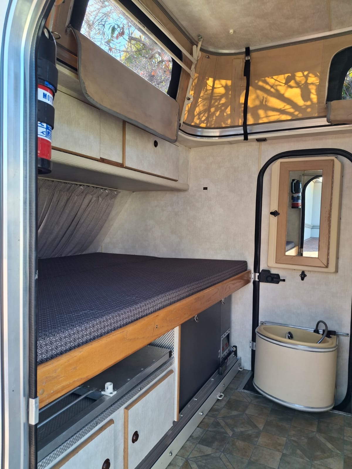 2004 Jurgens Xplorer Off Road Caravan (CT 1623)