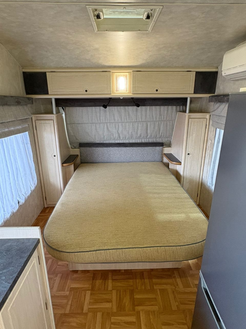 2006 Jurgens Classique Caravan (CT 1481)