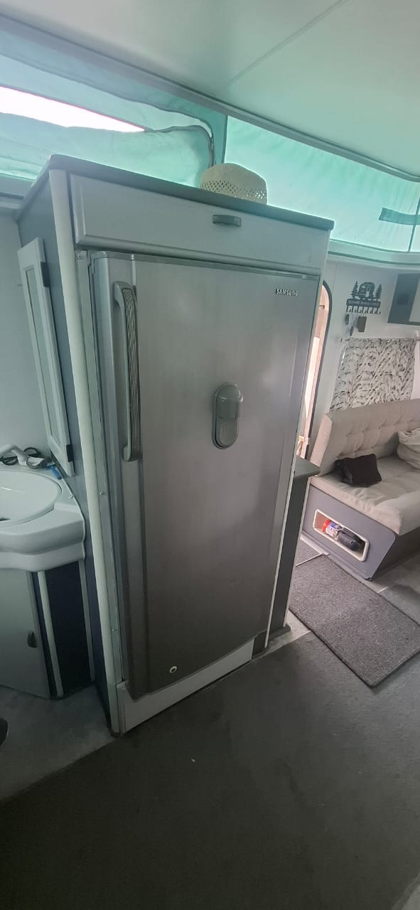 2000 Gypsey Regal Caravan (CT 1501)