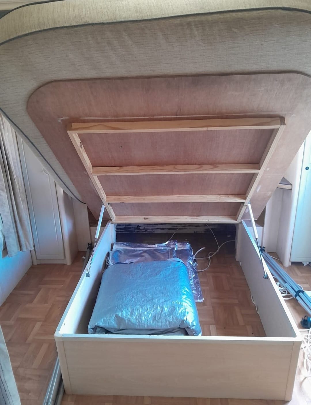 2005 Jurgens Exclusive Caravan (CT 1531)