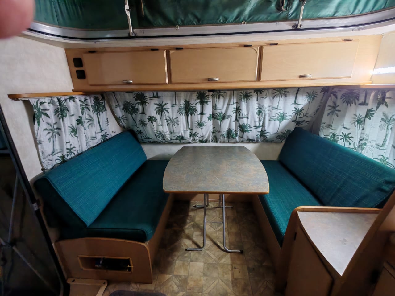 2000 Gypsey Regal Caravan (CT 1484)